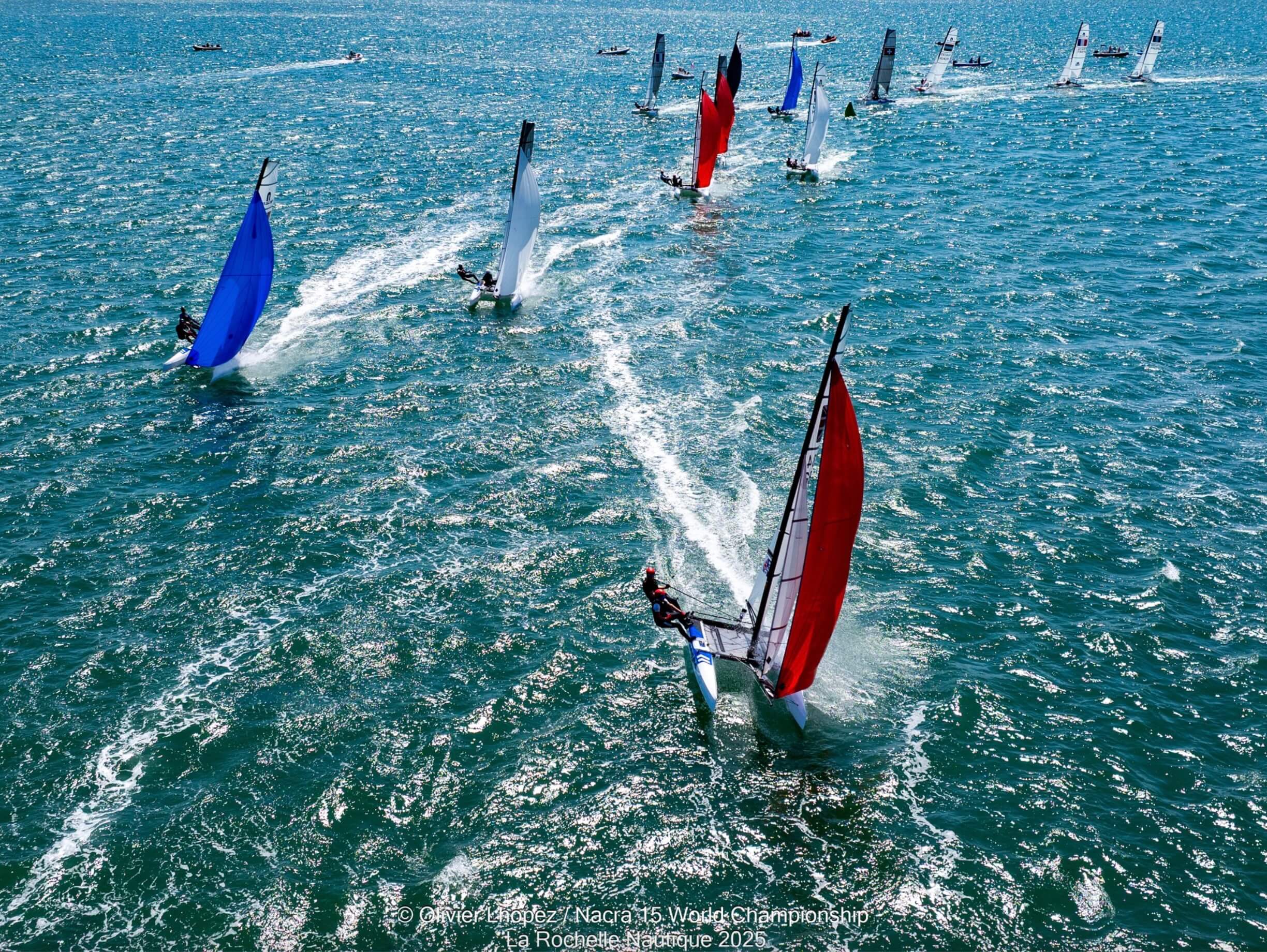 25 07 CMN15 flotte en mer